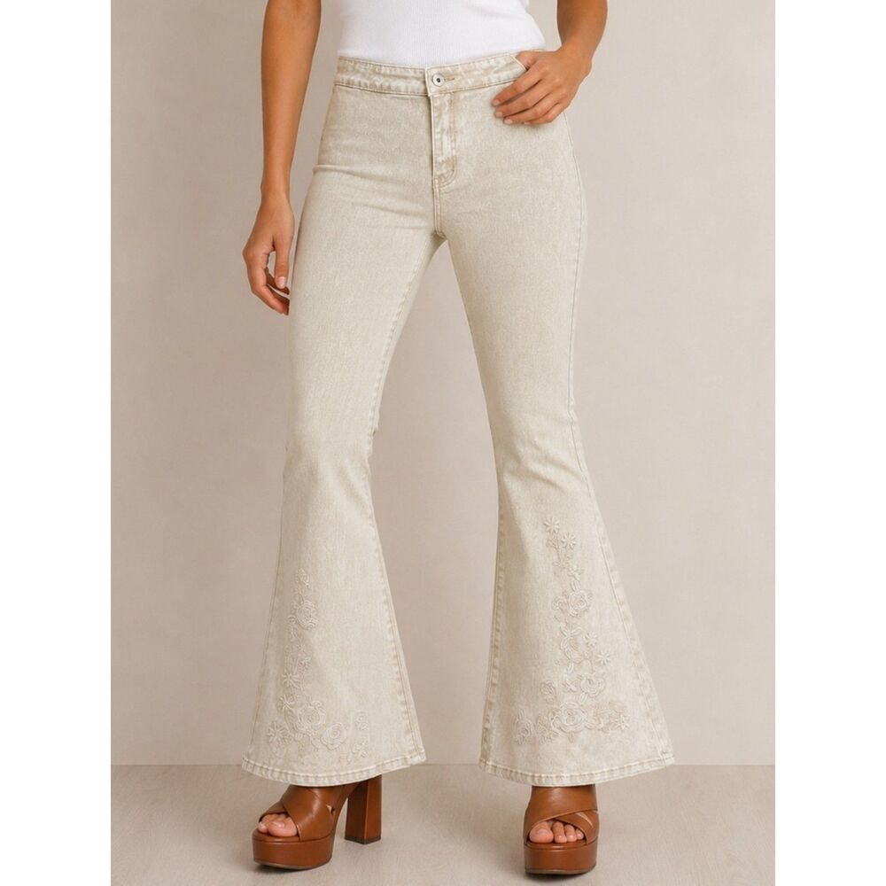 NWT Chelsea & Violet Flare Jeans Size 26 Embroidered Floral Beige Boho High Rise